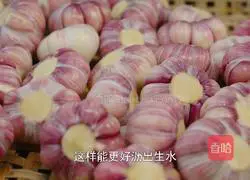 Traditional Jiangsu, Zhejiang and Shanghai snack sugar garlic recipe.The new garlic in late May is most suitable for this method.Illustration 3