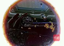 Illustration of how to make cold ear silk 3