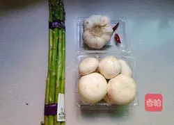 Illustration of how to make fried asparagus and mushrooms 1