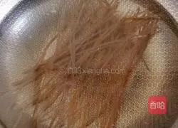 Illustration of how to make yam, vermicelli, carrots and cabbage 3