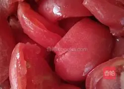 Illustration of how to make scrambled eggs with tomatoes 6