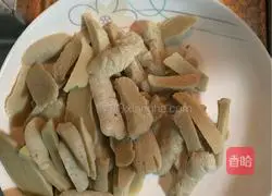 Illustration of how to make spicy gluten-fried celery 2