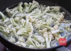 Illustration of how to make fried fungus with cauliflower 3