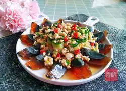 Illustration of how to make beautiful cold dishes with cucumbers and preserved eggs 15