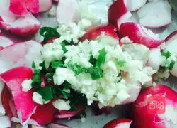 Illustration of how to make cold cherry radish 3