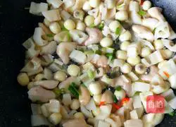 Illustrations of the Three Treasures of Lotus Pond 11