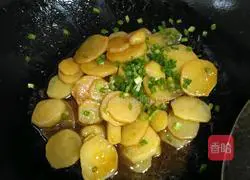 Potatoes braised in oyster sauce Illustration of how to do it 7