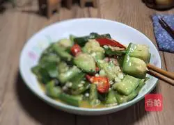 Illustration of how to stir-fry luffa with green pepper 11