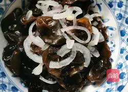 Illustration of how to mix onions with fungus 1