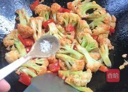 Illustration of how to cook cauliflower with tomatoes 11