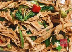 Illustration of how to make shredded chicken breast 4