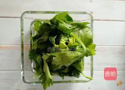 Illustration of how to make cold celery leaves 1