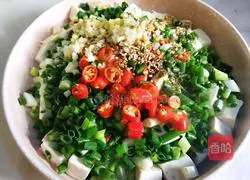Illustration of how to make green onions mixed with tofu 6