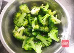 Illustration of how to cook broccoli in juice 4