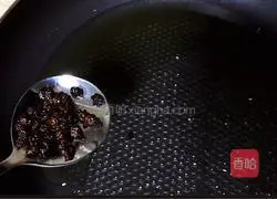 Hot and sour Illustration of how to make green pepper and potato shreds 8