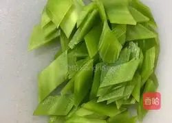 Stir-fried lettuce with ham and fungus Illustration of how to do it 2