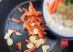 Illustration of how to make delicious stir-fried lettuce 4