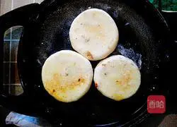 Illustration of how to make kimchi pancake 15