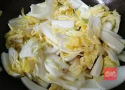 Illustration of how to make spicy and sour Chinese cabbage 11