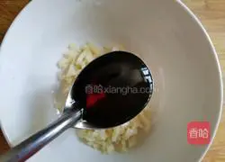 Illustration of how to make enoki mushrooms with garlic paste 4