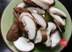 Illustration of how to stir-fry vegetables and mushrooms 2