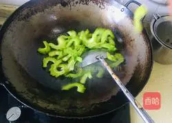 Illustration of how to make fried pork with bitter melon 4