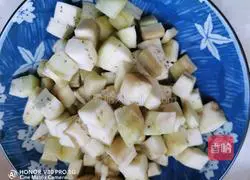 Illustration of how to make diced eggplant with sauce 2