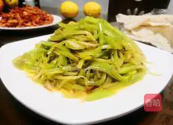 Illustration of how to make spicy shredded lettuce 9