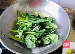Illustration of how to cook kale with garlic 1