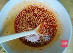 Illustration of how to make cold and spicy lotus root slices 5