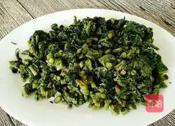 Illustration of how to chop pepper, Chinese toon and tofu 2