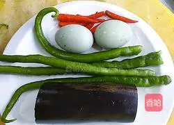 Illustration of how to make burnt preserved eggs 1