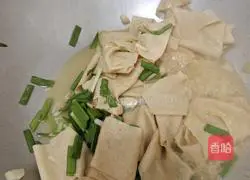 Illustration of how to make stir-fried bean curd with leeks 8