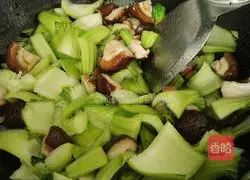 Illustration of how to stir-fry mushrooms and seaweed 9