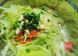 Illustration of how to make cold shredded lettuce 5