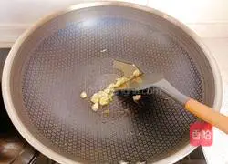 Illustration of how to make stir-fried shredded cabbage with soy sauce 5