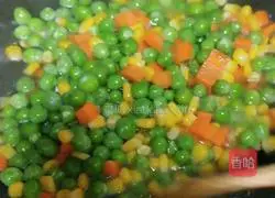 Illustration of how to make fried peas with corn 6
