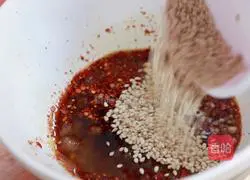 Eggplant is a frequent fixture in home-cooked dishes.Today I will introduce a way to relieve the heat - an illustration of how to mix eggplant strips 9