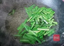 Illustration of how to mix green leek sprouts 7