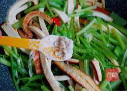 smoked and dried Illustration of how to stir-fry parsley 9