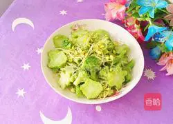 Illustration of how to stir-fry broccoli with bean sprouts 15