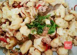 Illustration of how to make fried pork slices with cauliflower 8