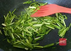 Illustration of how to make fried tofu and stir-fried green garlic sprouts 6