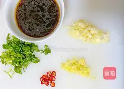 Illustration of how to make raw pickled shrimp 3