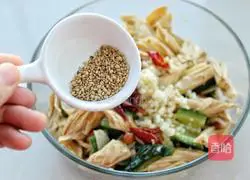 Illustration of how to make cucumber mixed with yuba and peanuts 10