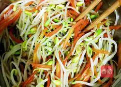 Illustration of how to make cold soybean sprouts 13