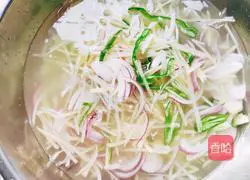 Illustration of how to make green pepper and potato shreds 3