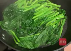 Illustration of how to make garlic greens 1