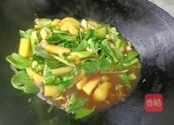 Illustration of how to stew potatoes and cabbage 8