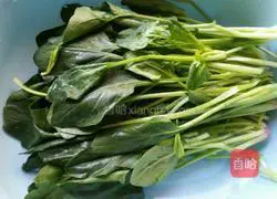 Illustration of how to make cold spinach and peanuts 1